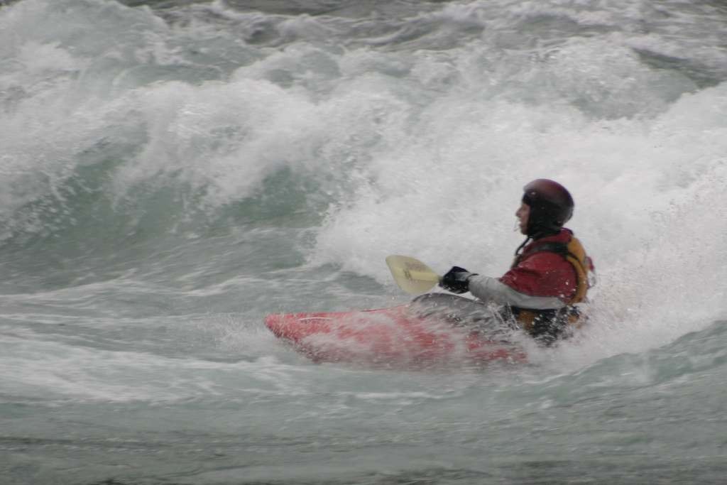 Yukon River Marsh Lake locks Play wave